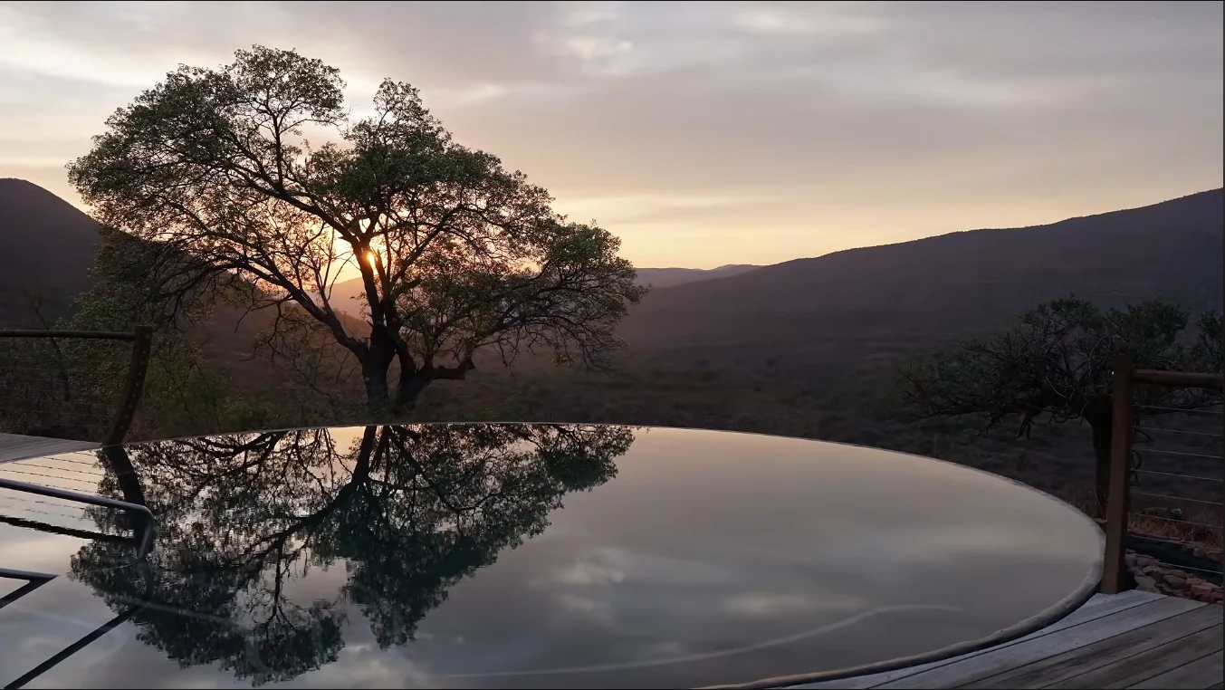Infinity pool at sunset, Few & Far Luvhondo